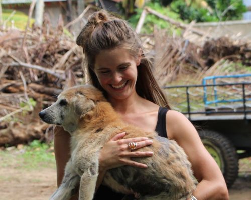 Janey Lowes holds street dog in Sri Lanka